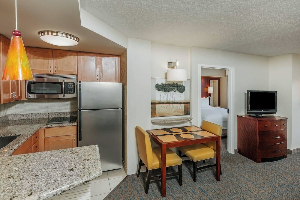 Studio, 1 King Bed with Sofa bed (Hearing Accessible)