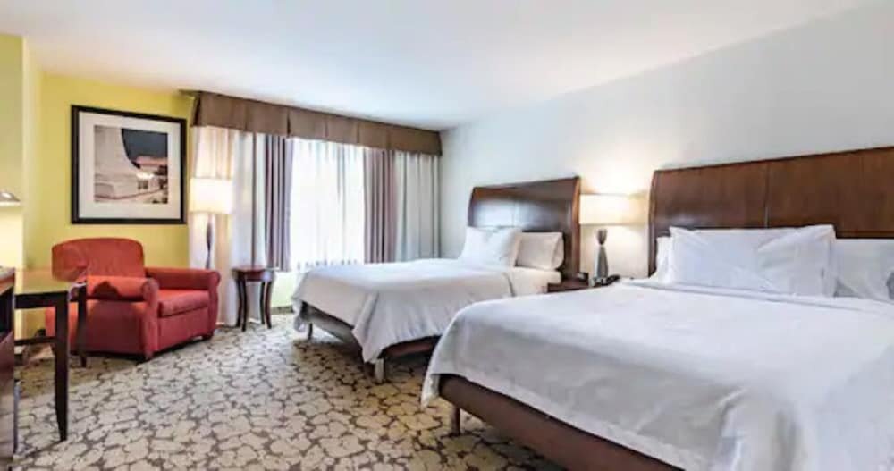 Room, 2 Queen Beds, Accessible (Hearing, Roll-in Shower)