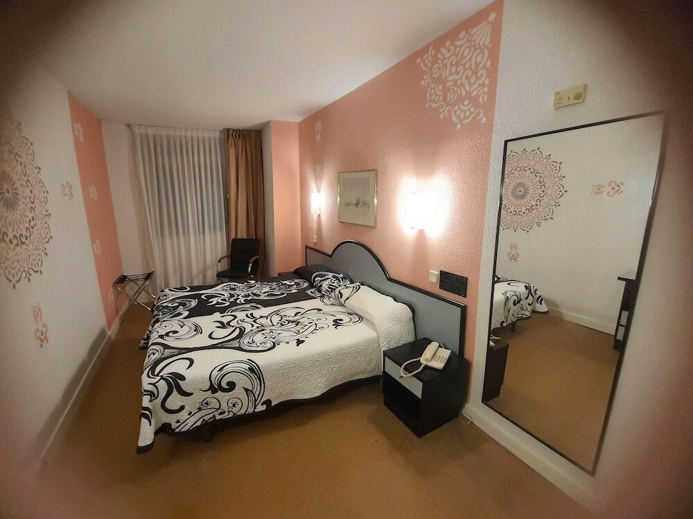 Economy Twin Room