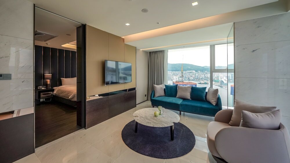 Premium Suite Ocean (Breakfast for 2)