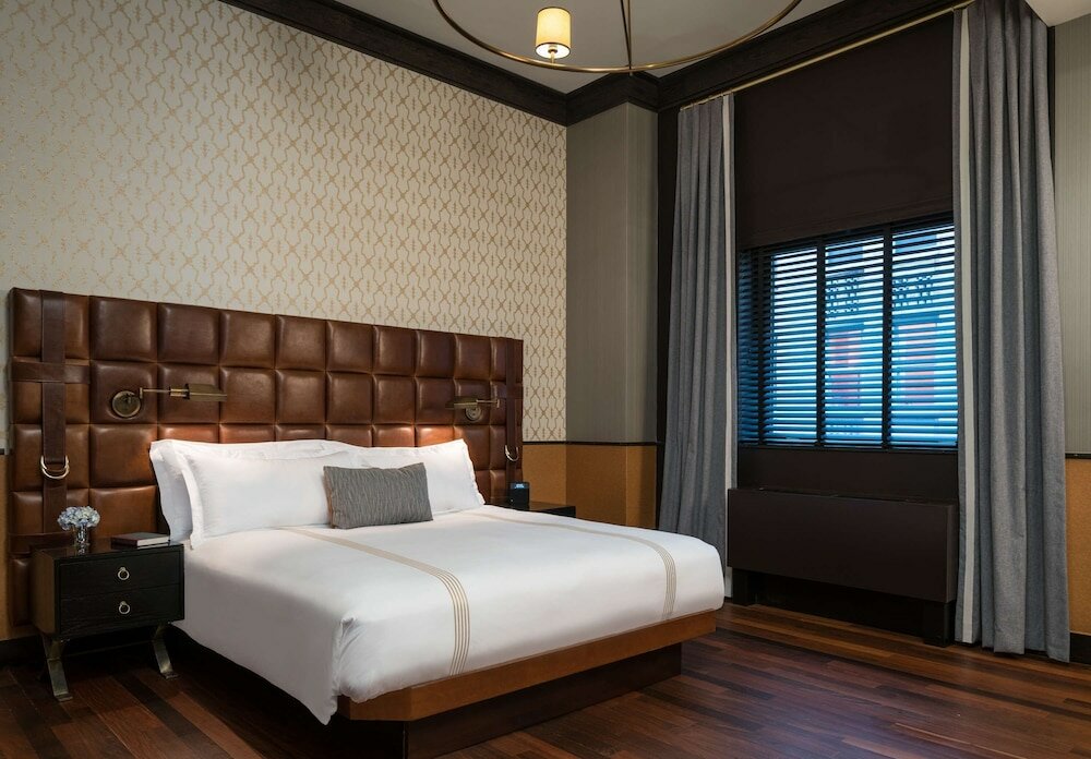 Premium Suite, 1 King Bed with Sofa bed