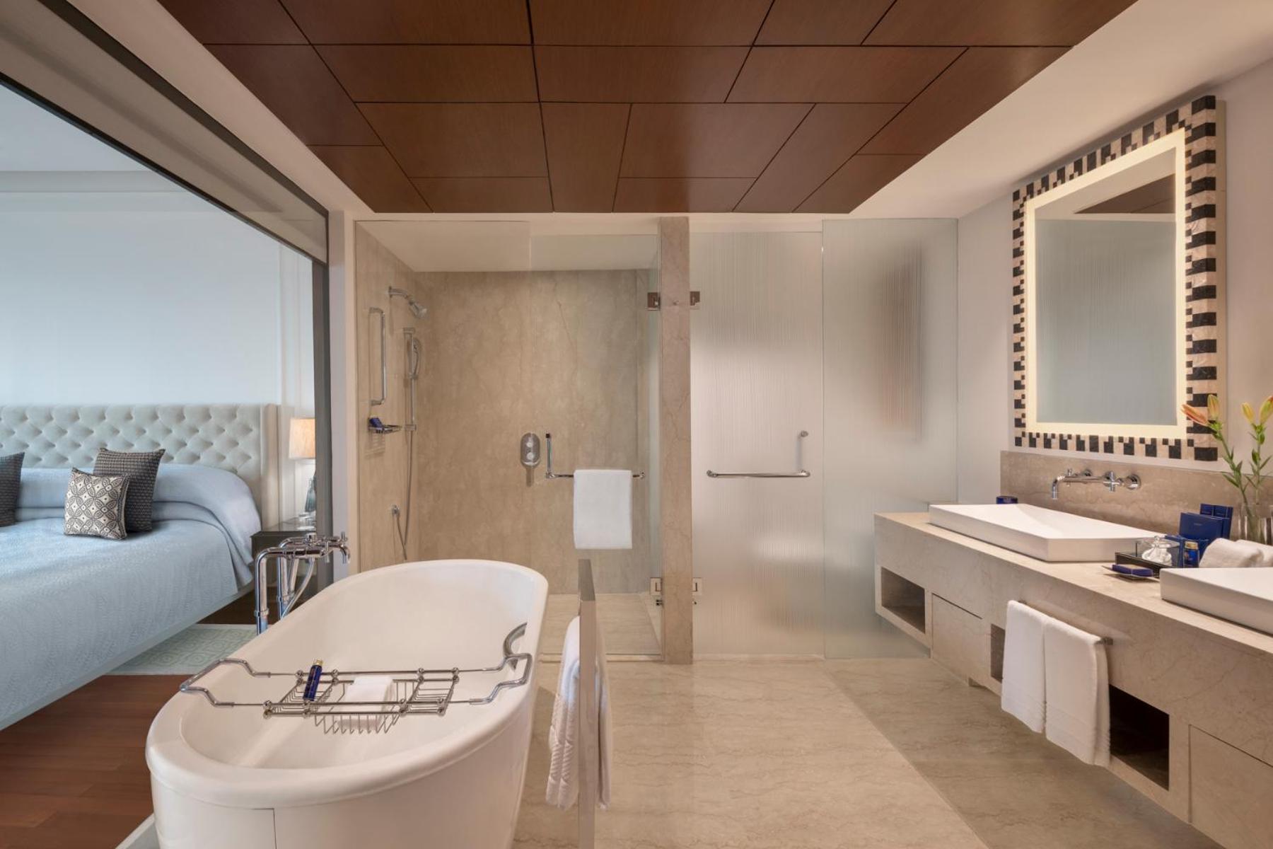 Premier Bay View Suite