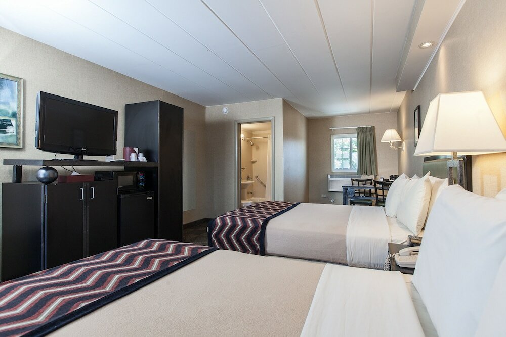 Traditional Room, 2 Queen Beds, Non Smoking