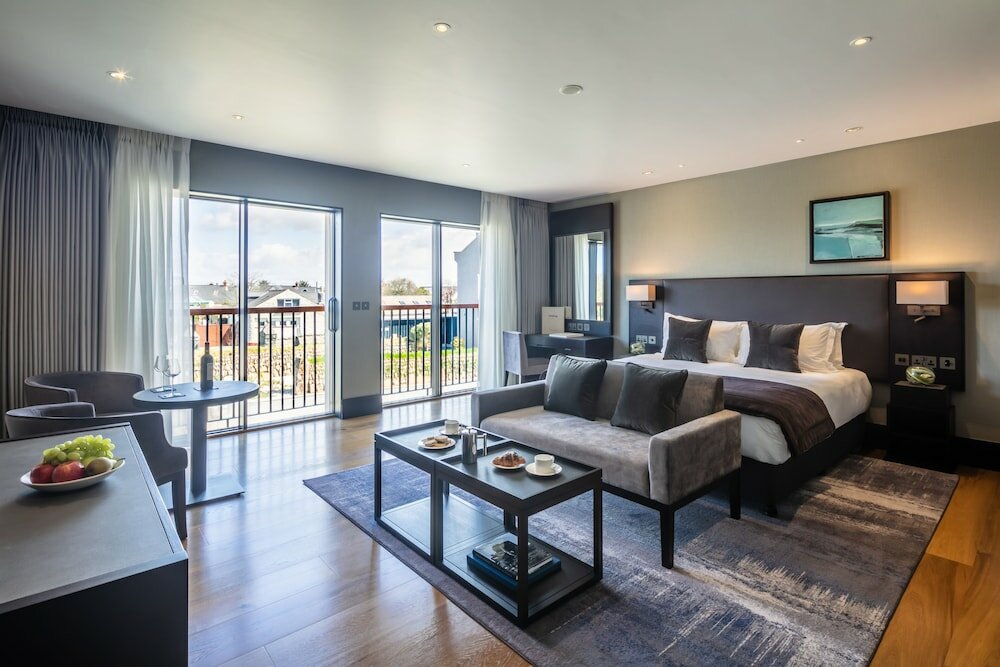 Superior Double or Twin Room, 1 Large Twin Bed, Partial Ocean View, Garden Area