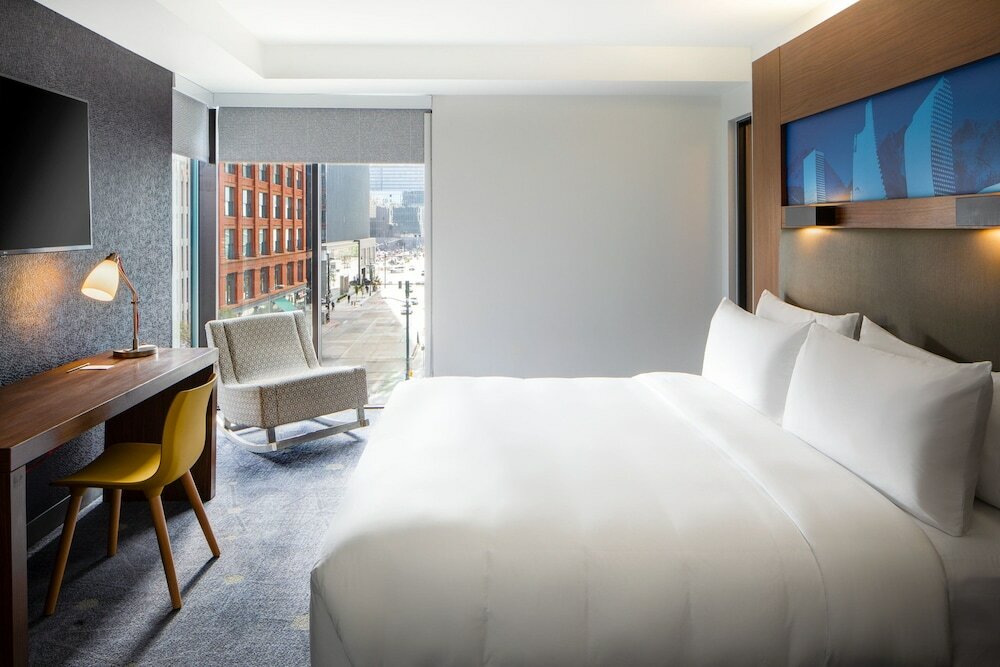 Room, 1 King Bed, City View, Corner