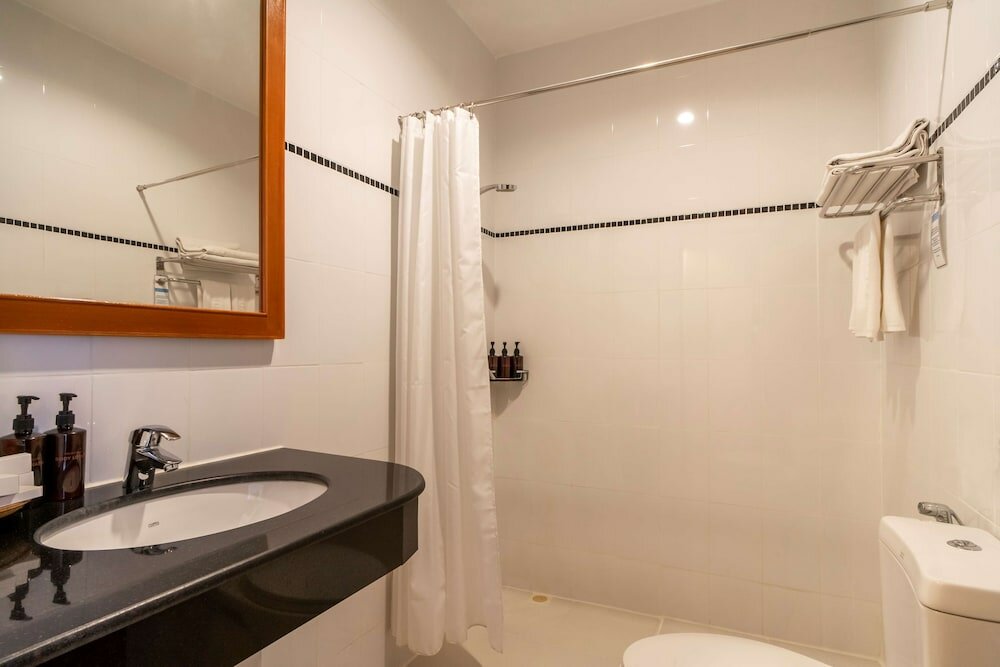 Superior Room, 1 King Bed, Non Smoking, Partial Ocean View