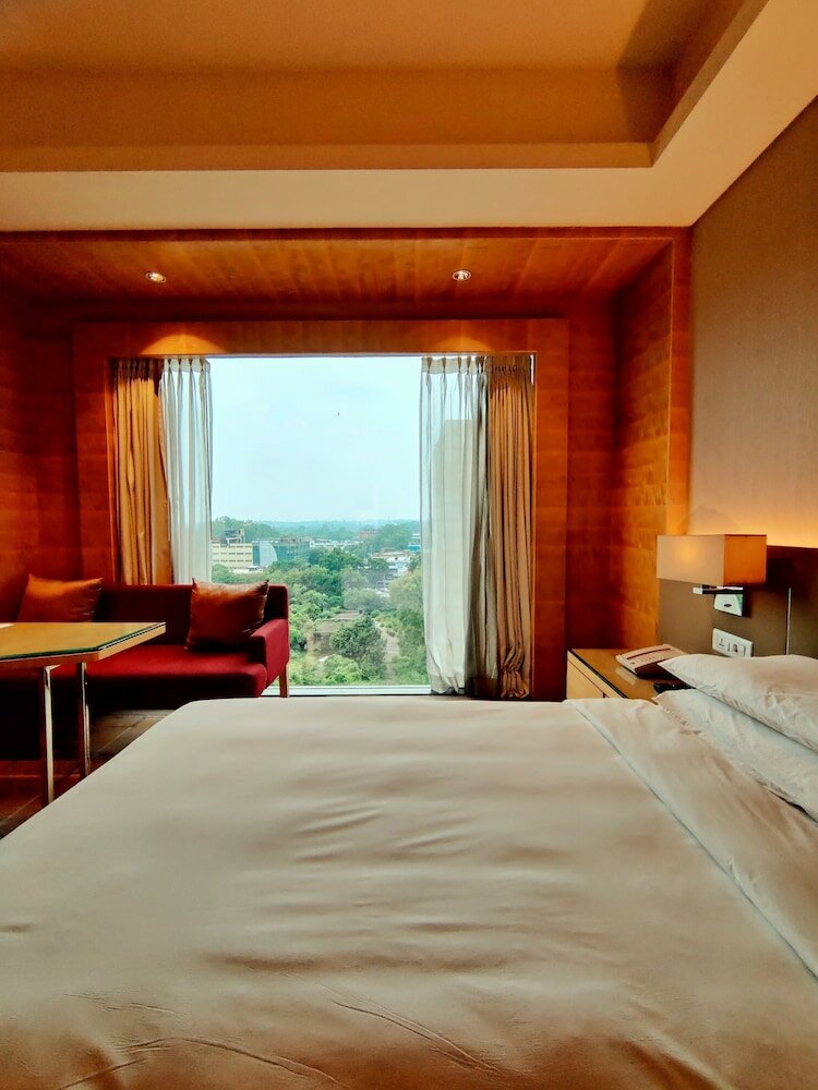 Regency Club with Lounge Access - Twin Bed