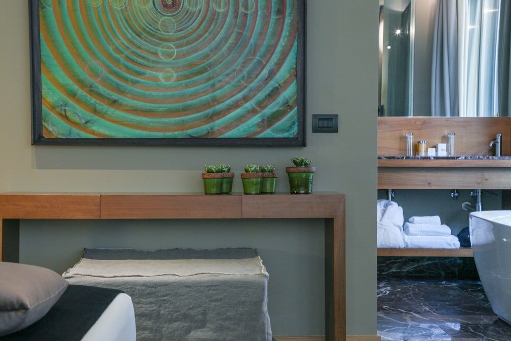 Superior Suite Glass