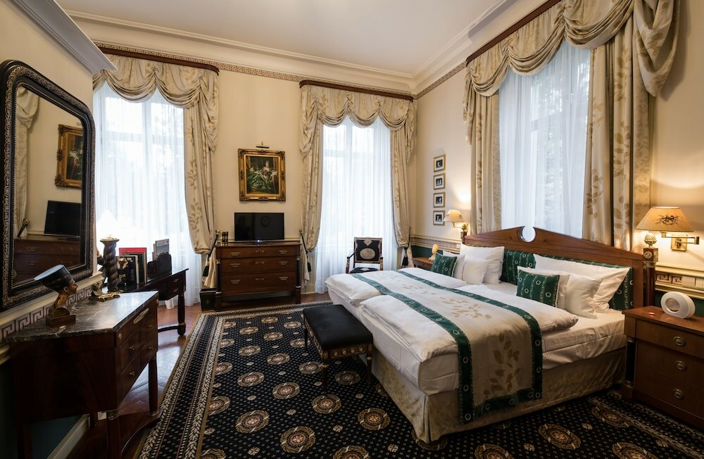 Suite, Jetted Tub
