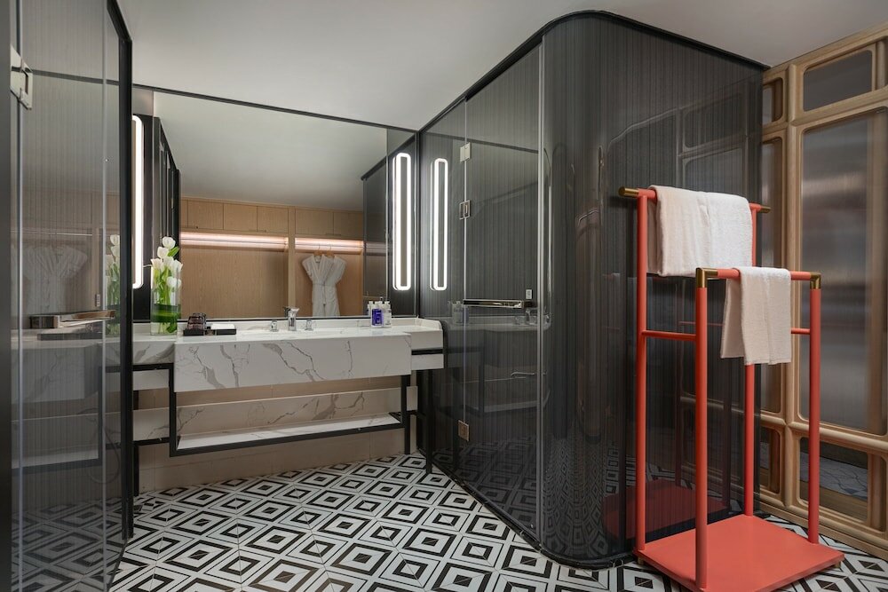 1 King Bed Grand