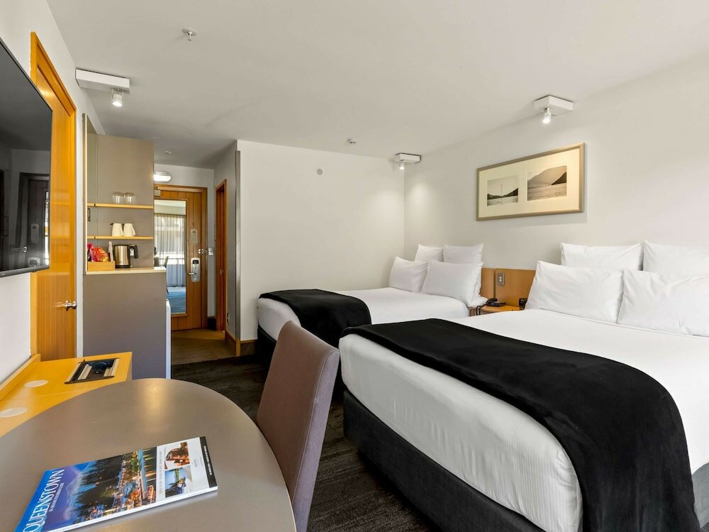 Standard Room, 1 Queen Bed