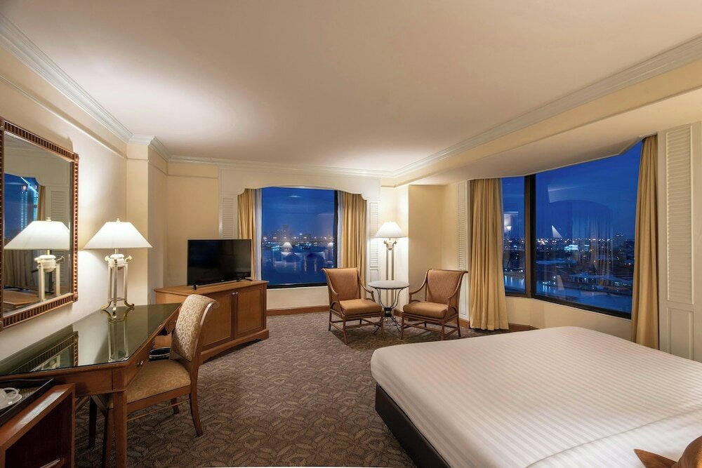 Premier Room, 1 King Bed, River View, Corner