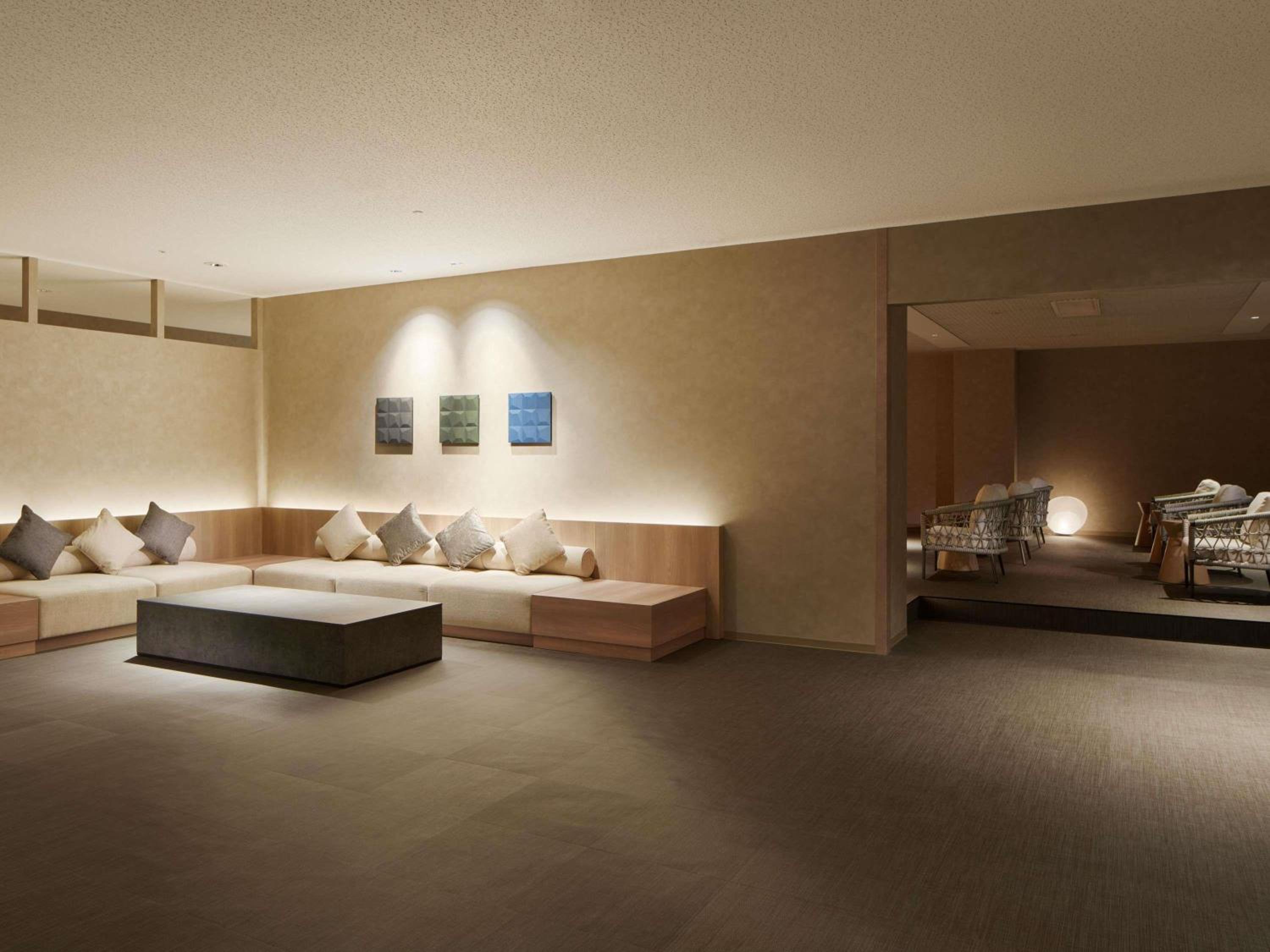 Family Japanese-Style Room with Two Single Beds and Three Futons