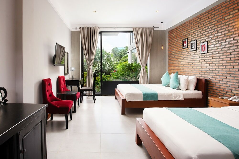 Family Room, 1 Bedroom, Balcony, Pool View