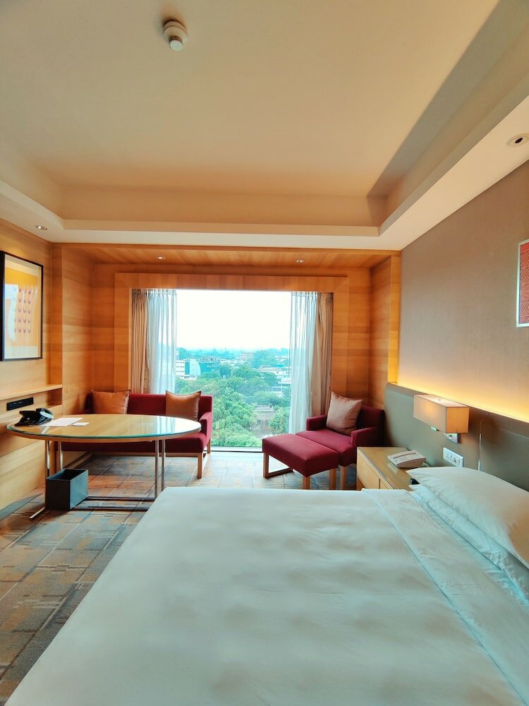 Regency Club with Lounge Access - King Bed