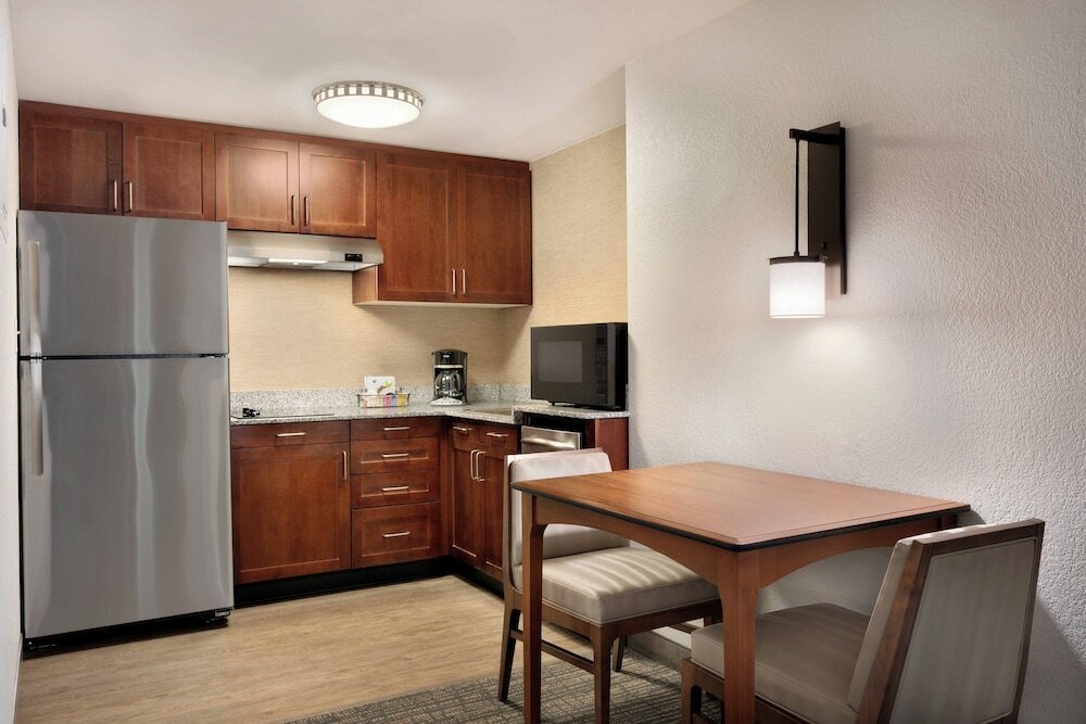 Studio, 1 King Bed with Sofa bed (Mobility Accessible, Roll-in Shower)