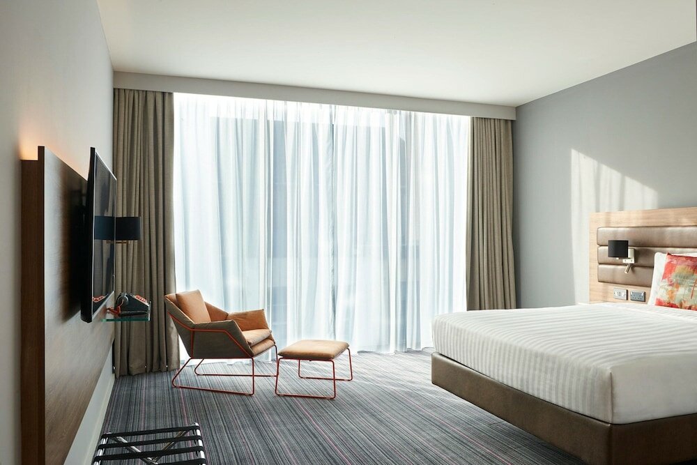 Room, 1 Queen Bed (View)