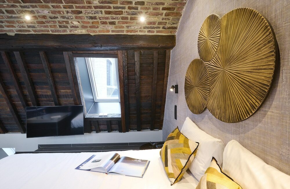 Luxury Suite with Spa Bath and Balcony