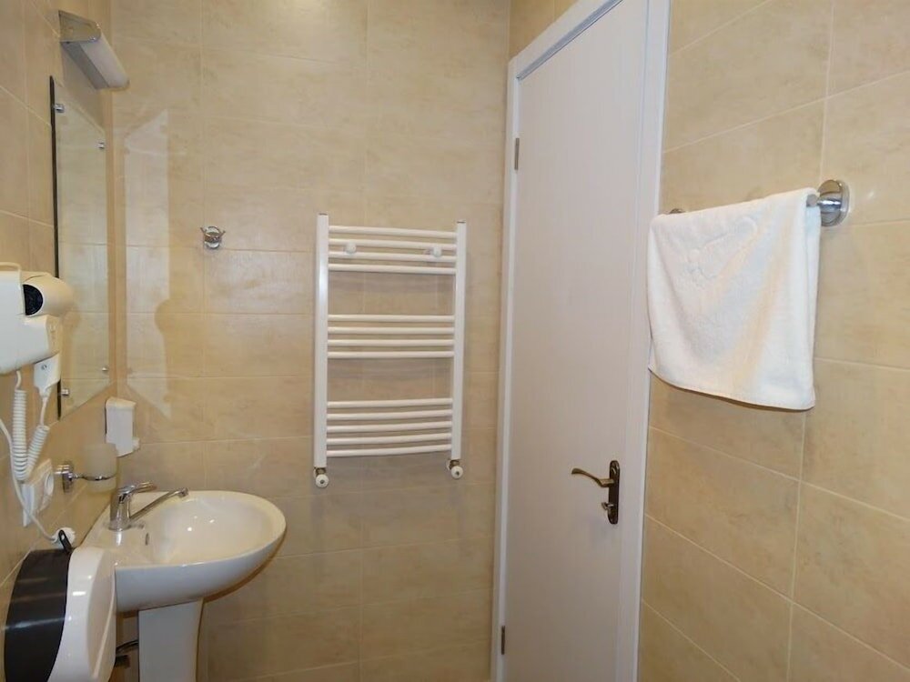 Basic Twin Room (403)