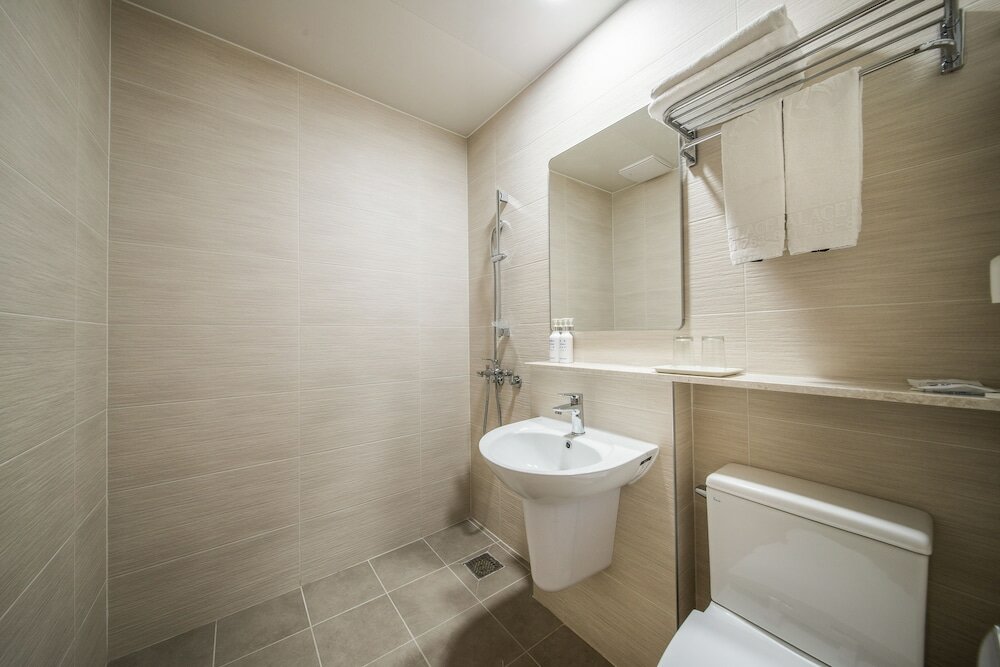 Standard Twin Room, City View