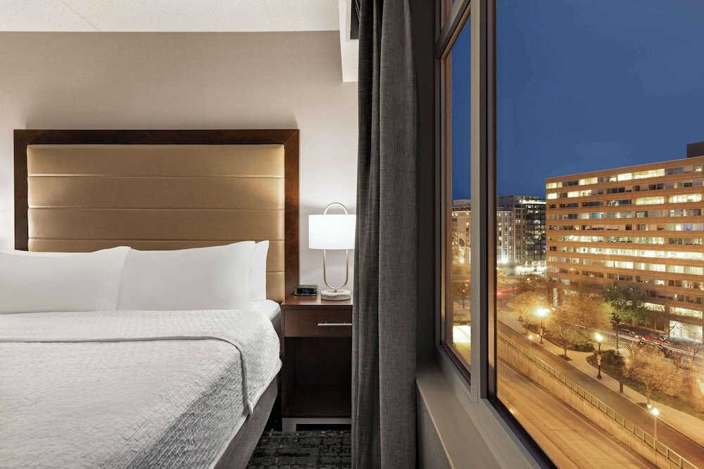 Suite, 1 King Bed with Sofa bed, City View (1 Bedroom)