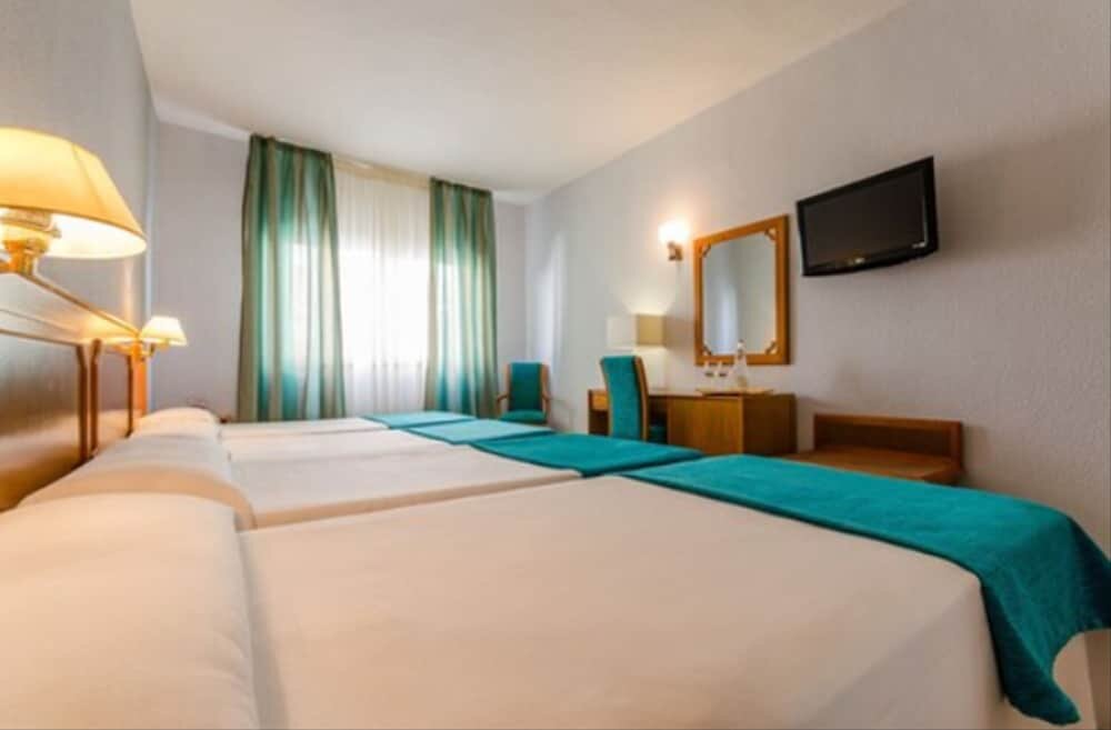 Double Room (4 pax)