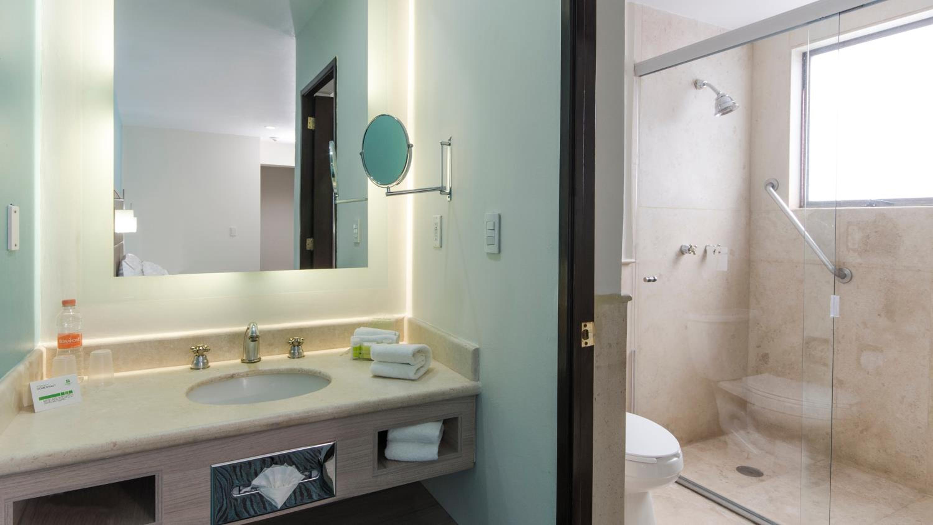 Executive Suite - Non-Smoking