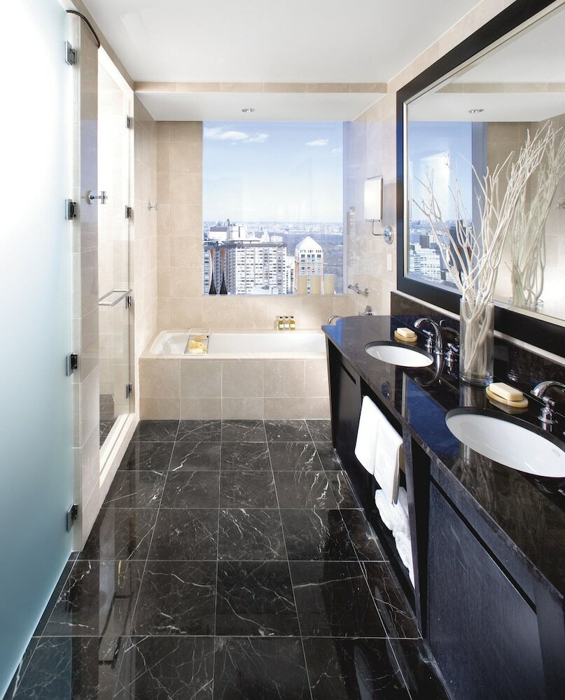 Suite (New York Skyline)