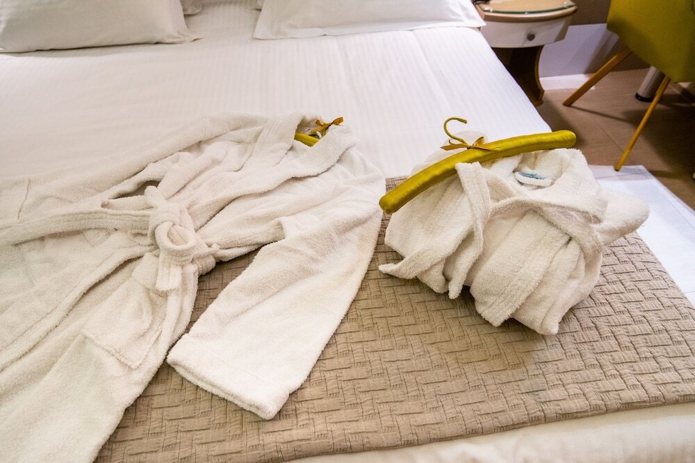 Superior Double or Twin Room, Partial Sea View
