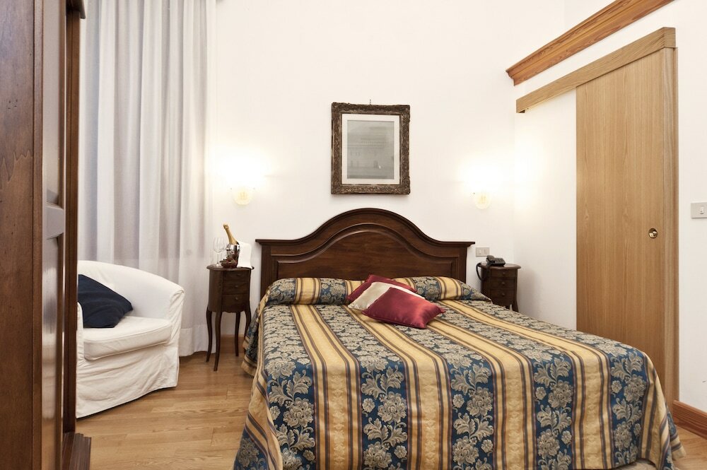 Superior Double Room, Canal View