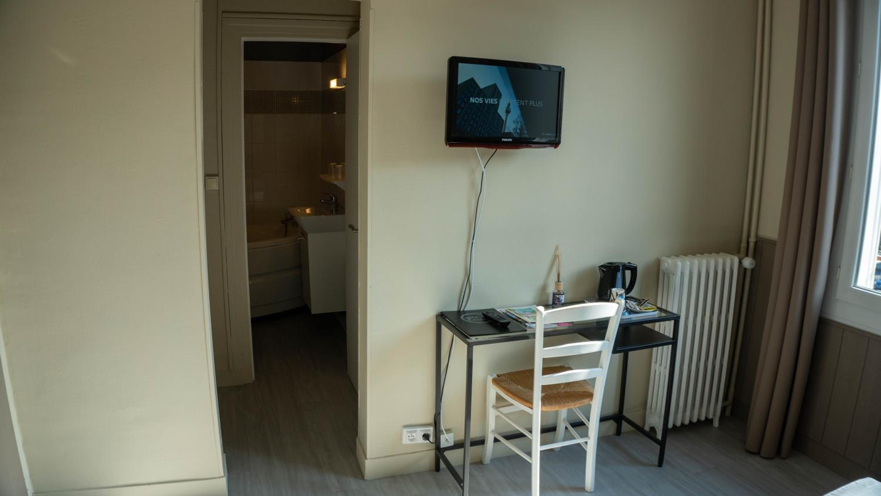 Twin Room with Port View