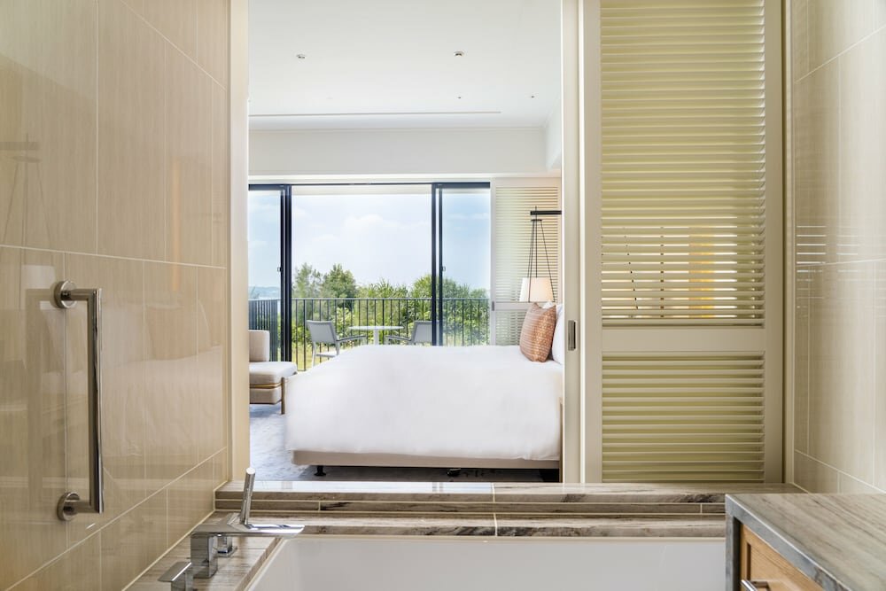 Deluxe Partial Oceanview King, Non Smoking
