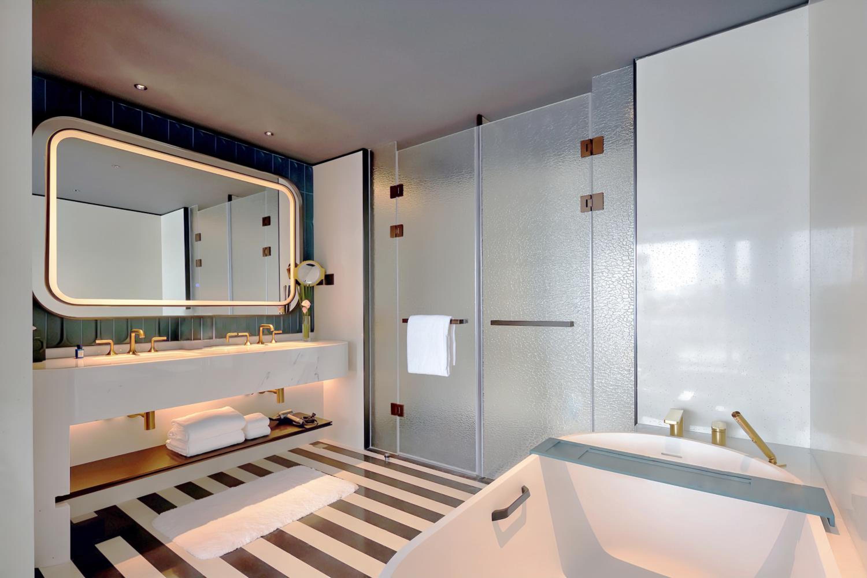 Prestige Suite,  Club Millesime Access, 1 King Size Bed