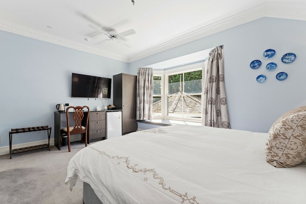 Comfort Single Room, 1 King Bed, Garden View