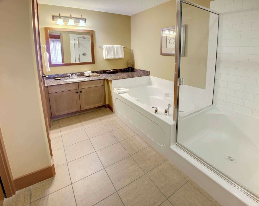 Condo, 2 Bedrooms (1 King Bed, 2 Queen Beds, 1 Sofa Bed)