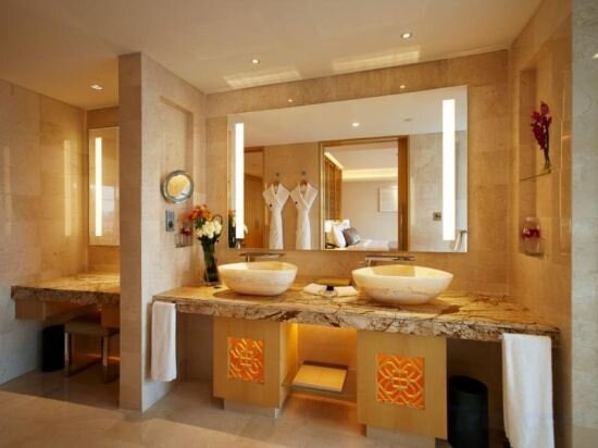 Deluxe River-view King Room