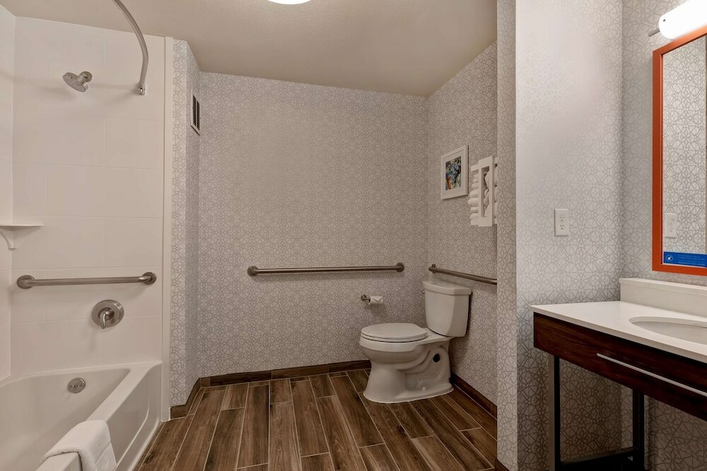 Room, 1 King Bed, Accessible, Bathtub