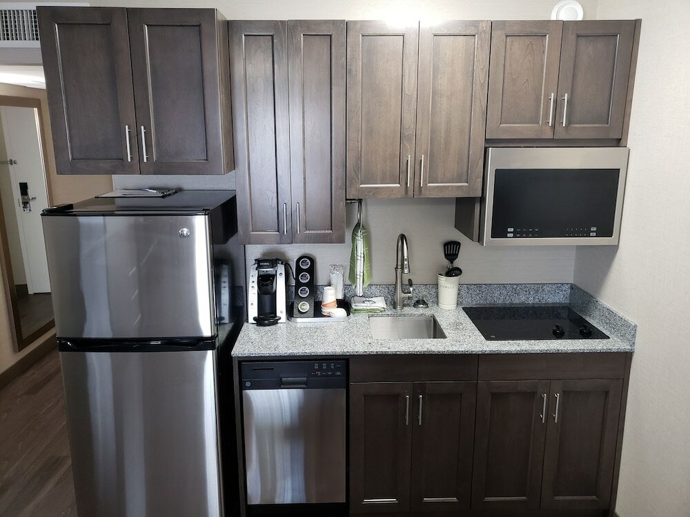 Non Smoking Suite, 1 King Bed, Kitchen