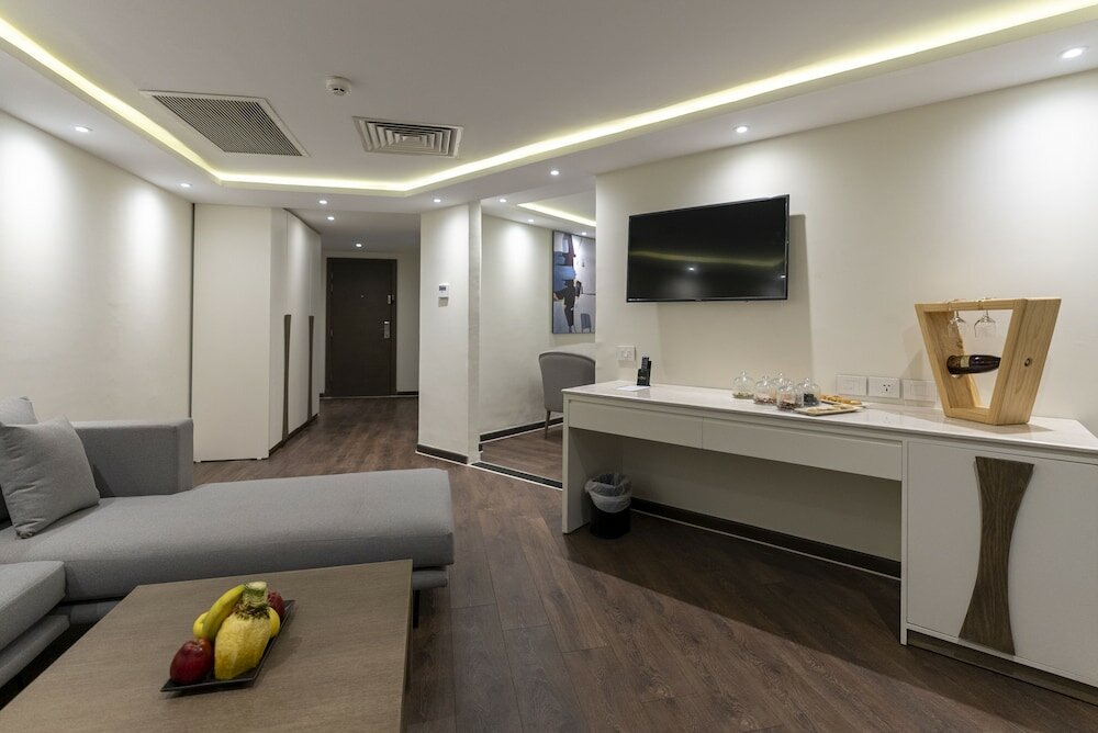 Signature Suite (Posh Club)