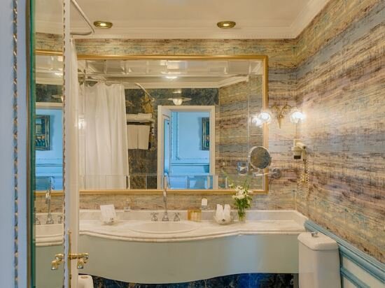 Golden Paradise Suite Direct Sea View