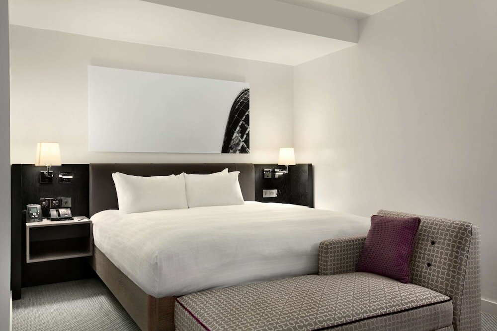 Executive Suite, 1 King Bed with Sofa bed, Club Lounge Access