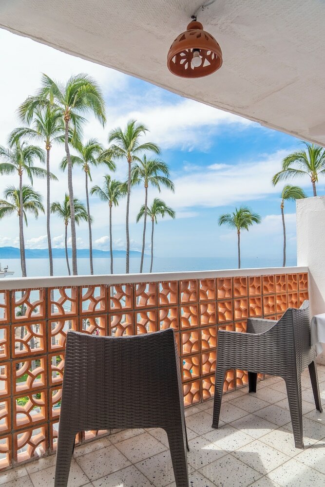Standard Room, 2 Double Beds, Partial Ocean View
