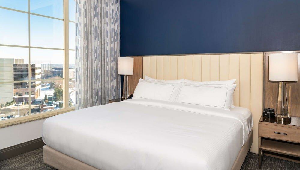 Executive Parlor Suite, 1 King & 1 Sofa bed, Business Lounge Access, Accessible (Hearing)
