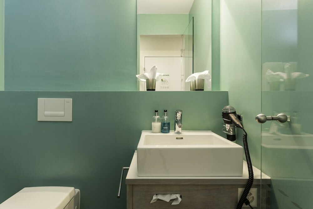 Comfort Room, 1 Queen Bed, Non Smoking, Private Bathroom