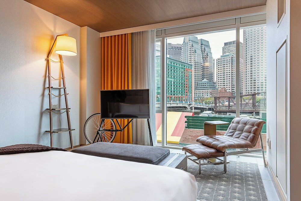 Classic Room, 1 King Bed (Mobility Accessible, Roll-in Shower)