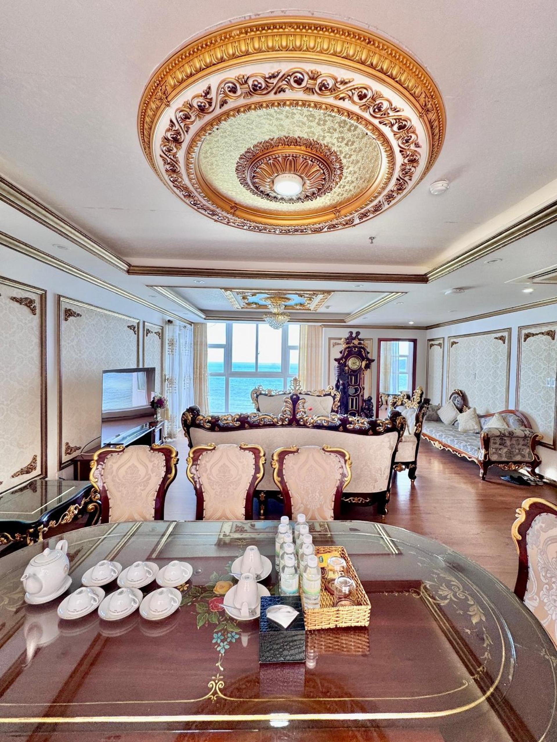 LUXURY APARTMENT OCEAN VIEW WITH BALCONY