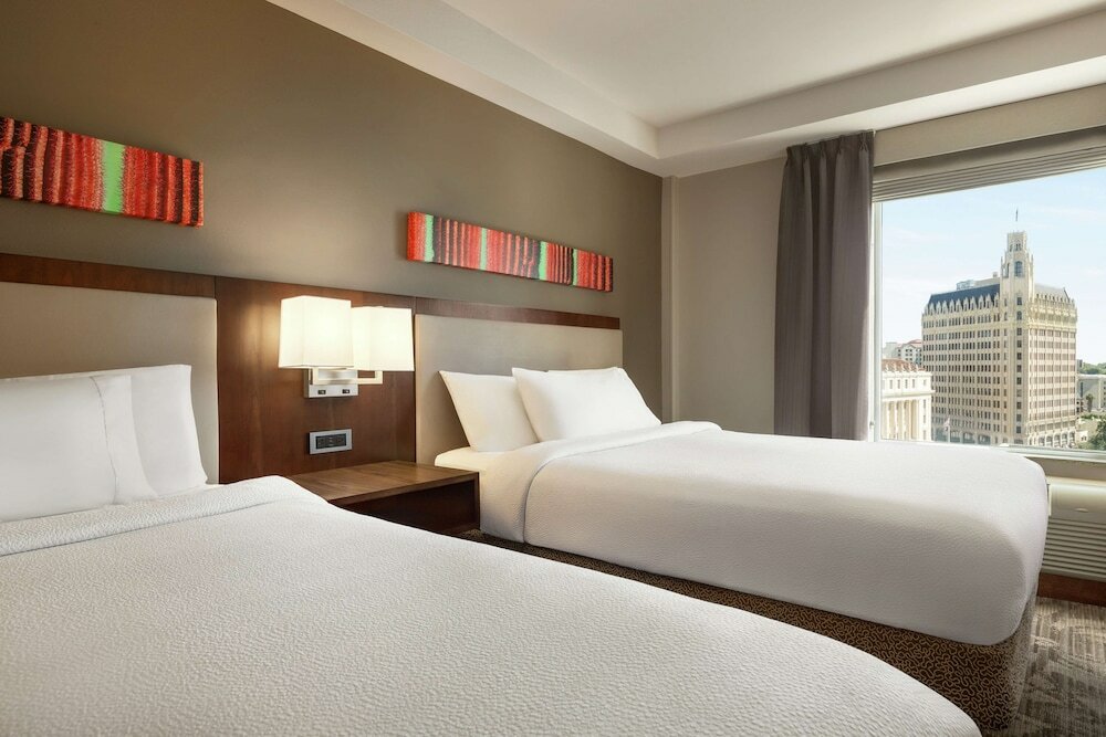 Room, 2 Queen Beds, Accessible, Bathtub (Mobility & Hearing)