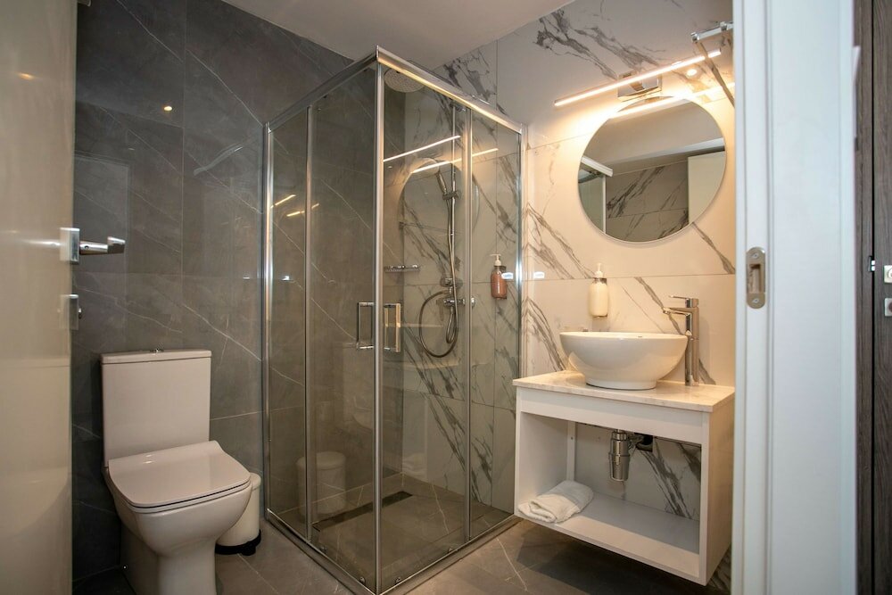 Suite, 1 Queen Bed, Non Smoking, Kitchenette (with Sofabed)