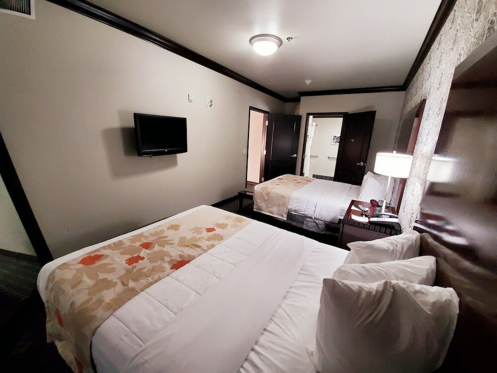 Suite, 2 Queen Beds, Accessible, Non Smoking (Roll-In Shower)