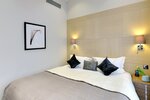 Knightsbridge Suite, Three Bedroom Apartment with Terrace в Claverley Court
